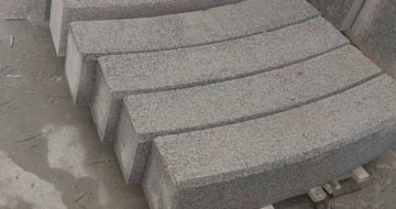 安康芝麻白弧形路牙石