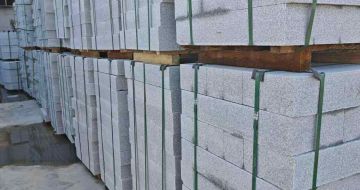 安康芝麻白路牙石，路侧石