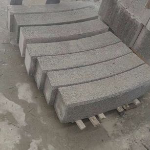 安康芝麻白弧形路牙石