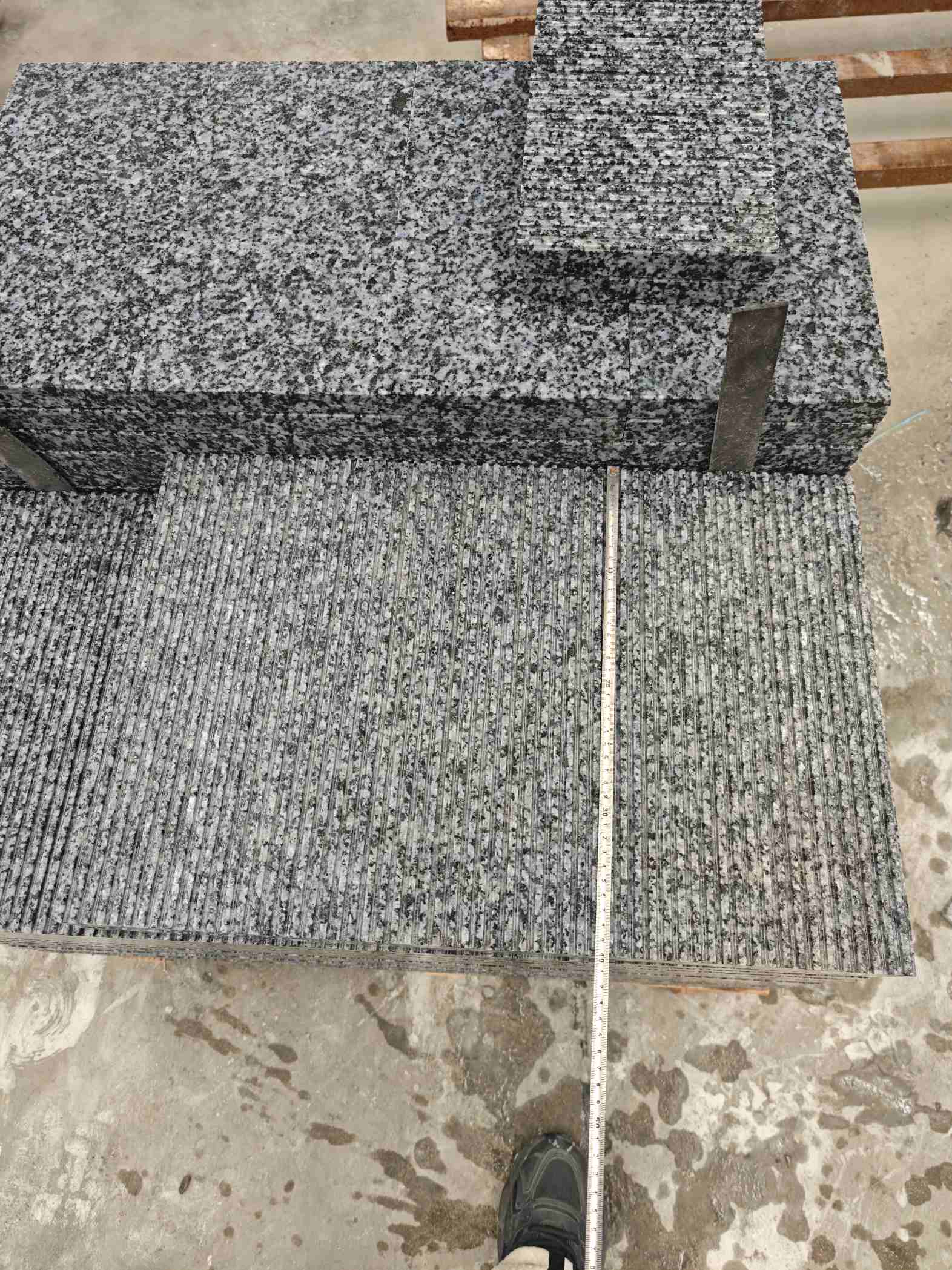 安康芝麻黑拉丝面