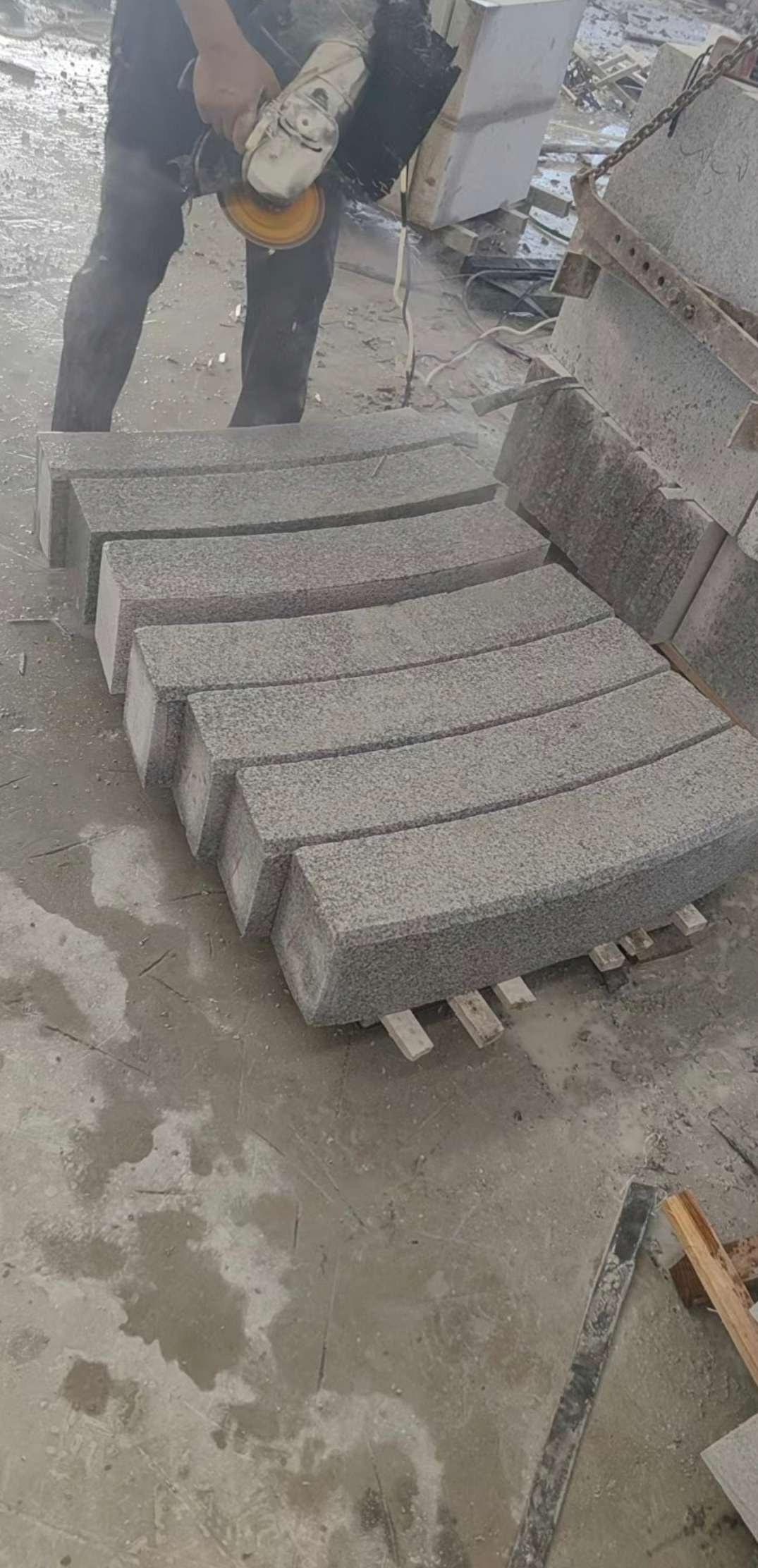 安康芝麻白弧形路牙石