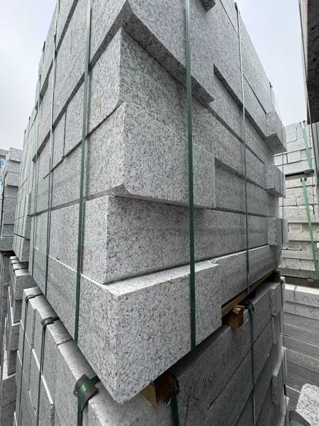 安康芝麻白路牙石 马路牙子